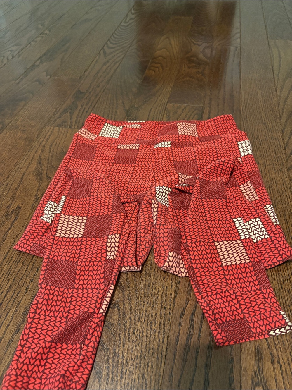 LuLaRoe Red and Cream heart Patterned Leggings